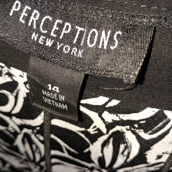 Perceptions Flowy Dress - Picture 2 of 3